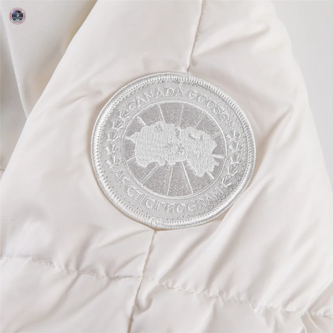 P840 🌟New model on sale! Canada Goose Paradigm Collection New Style 01 · Two-way front zipper with placket for extra coverage · Lightweight quilted down sleeves · Woven grab strap at upper back with "Canada Goose" logo patch · Sustainable Arctic Tech® elbow patches for durability · Rib knit hem and cuffs lock in heat · Suede tricot chin guard provides a soft touch Five external pockets: two handwarmer pockets, two lower pockets with flap closure, one utility pocket on the sleeve Three internal pockets: two drop-in pockets, one zippered pocket Internal straps allow the jacket to be worn over the shoulder, hands-free Color: Black White Sizes: XXS XS S M L XL XXL